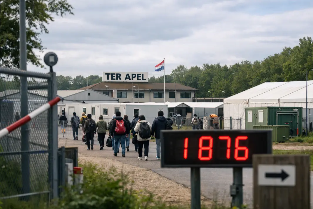 Aantal asielzoekers in aanmeldcentrum Ter Apel voor het eerst onder 2.000
