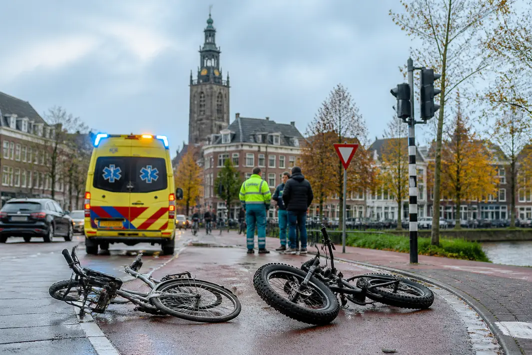 Botsing tussen fietser en fatbiker in Groningen op maandagmiddag