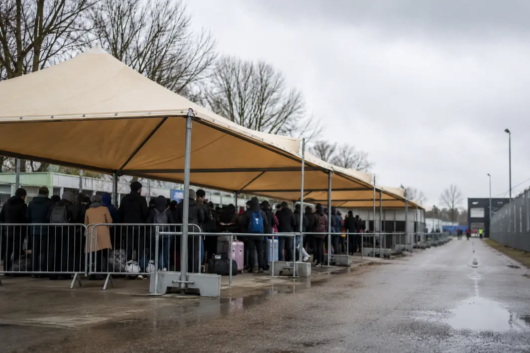Extra beschutting geplaatst bij aanmeldcentrum Ter Apel vanwege drukte