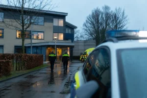 Man ernstig gewond na steekincident bij opvanglocatie