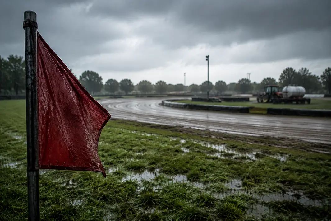Grasbaanraces in Loppersum stilgelegd door slechte weersomstandigheden